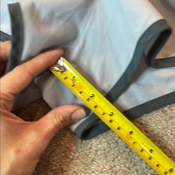 Under Armour Women’s Speedpocket Heatgear Shorts 1323872 011 Grey Size L - Picture 3 of 5